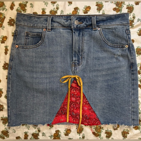 Upcycled Denim Mini Skirt and Scrunchie Size M - Picture 2 of 10